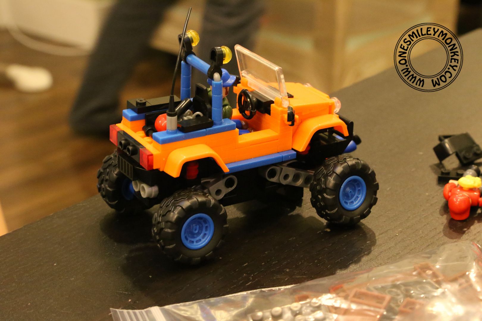 mega bloks world builders jeep