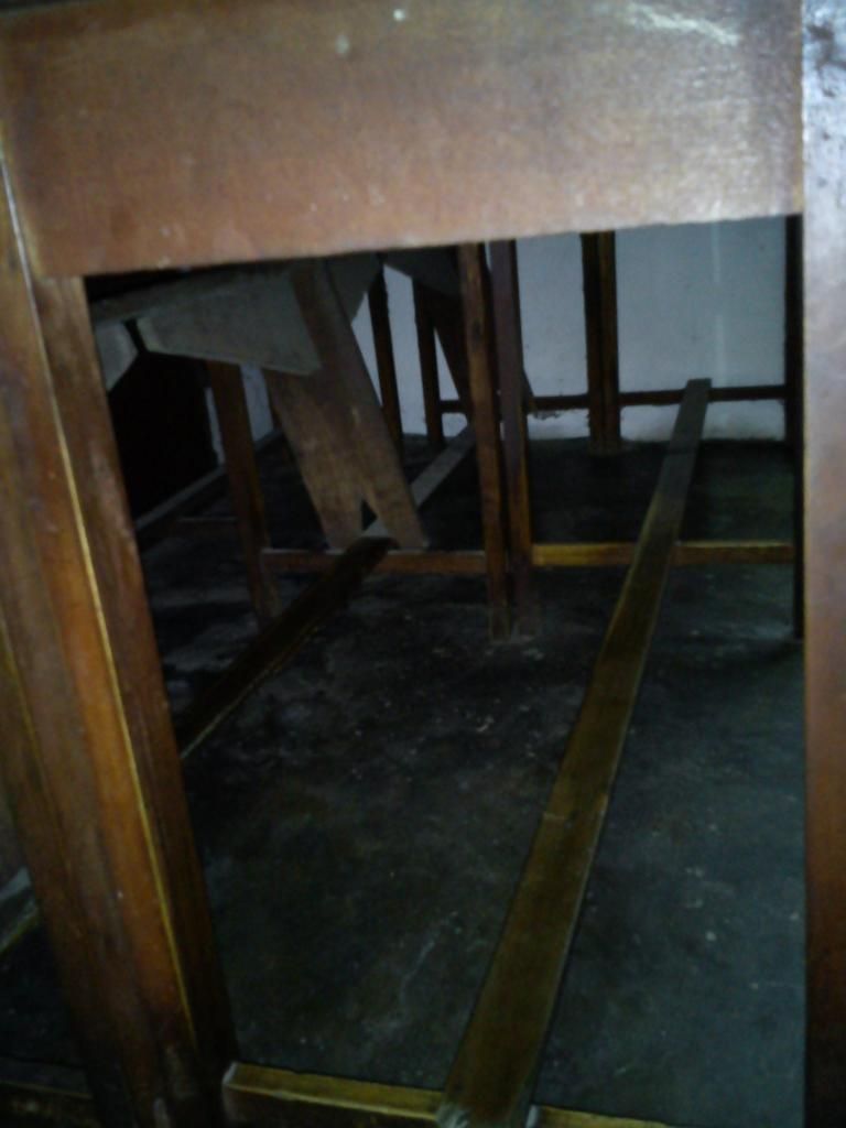 Bàn ghế dạy học cũ - 1