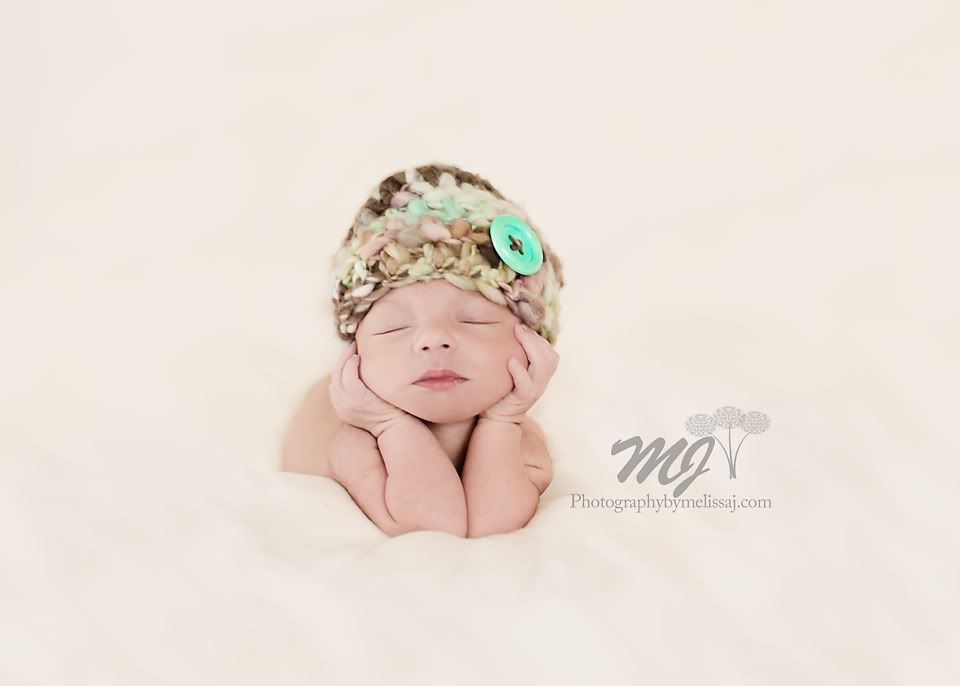 chin in hands :: Newborn girl session :: colorado springs newborn photographer