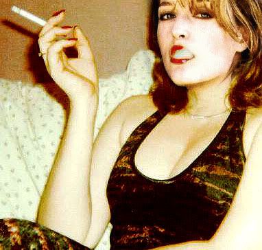 Gillian Anderson Smoking
