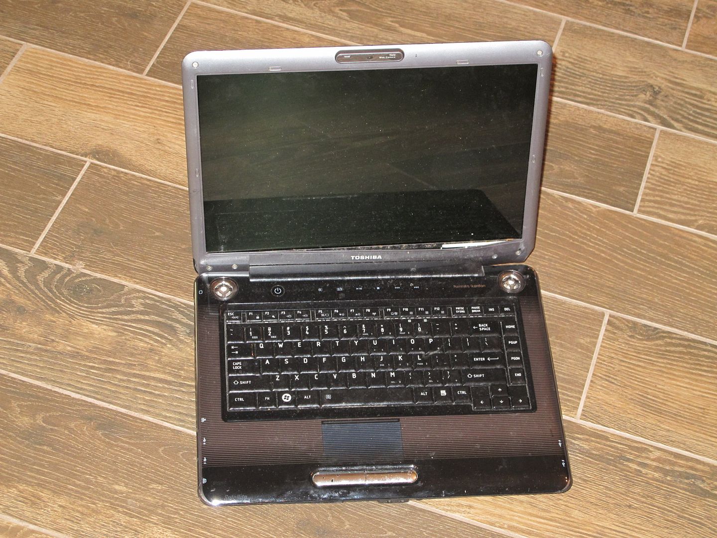   Satellite A305 S6872 15.4 Laptop Core 2 Duo 3GB RAM   READ  