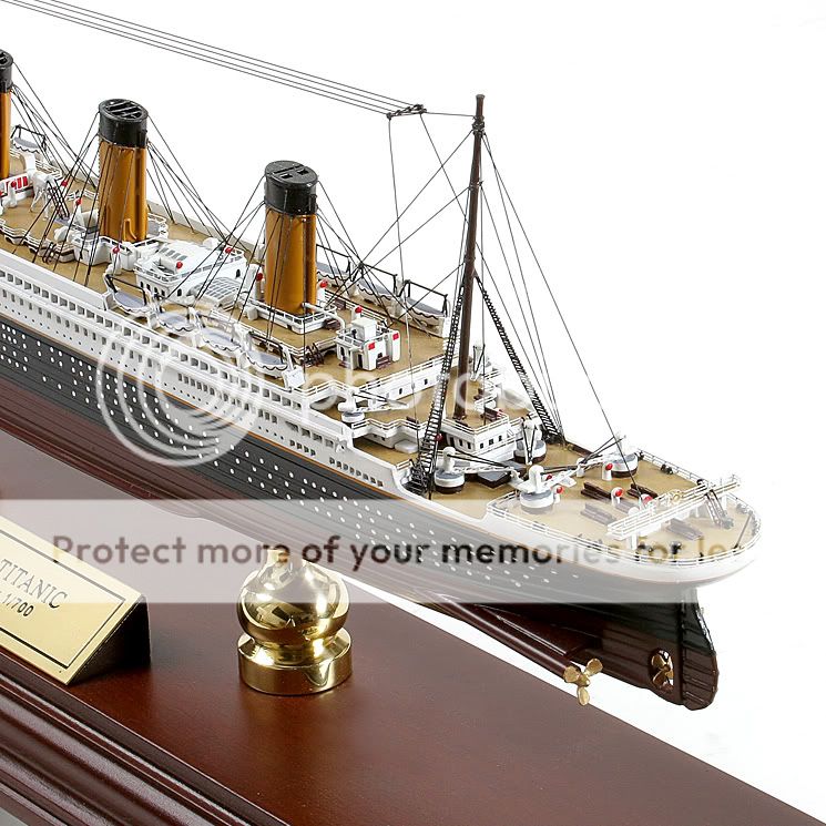 RMS TITANIC WOOD MODEL SHIP 1/700 SCALE PERFECT GIFT FOR ALL YOUR 